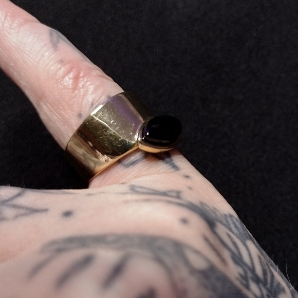 Gold Tone Black Stone Ring - Picture 4 of 5
